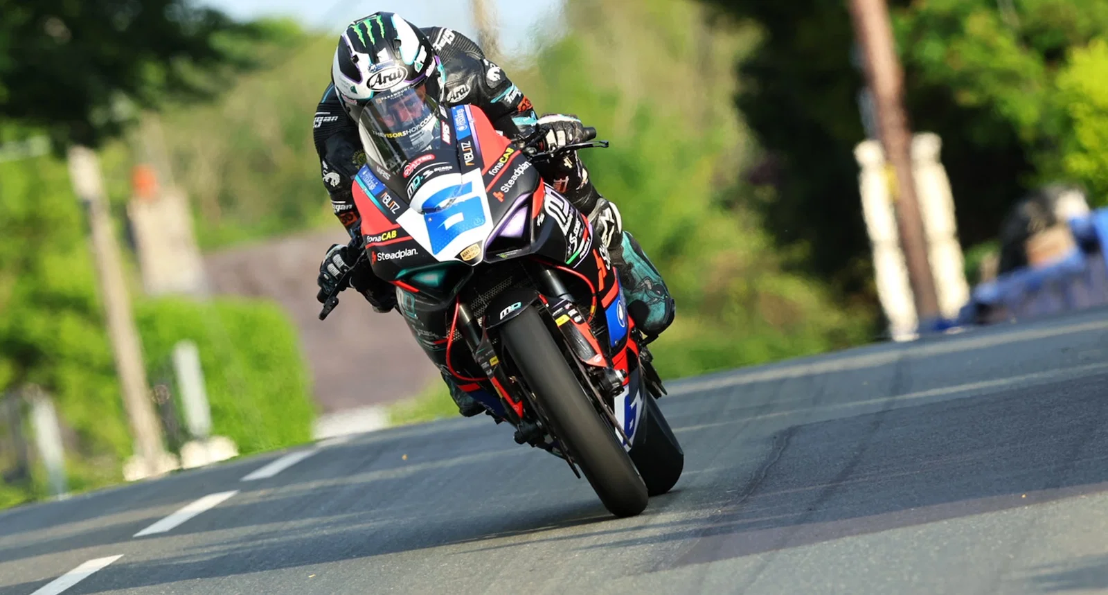 Dunlop reste le pilote à battre en Supersport et Sportbike : Crédit : Isle of Man TT. © Île de Man TT