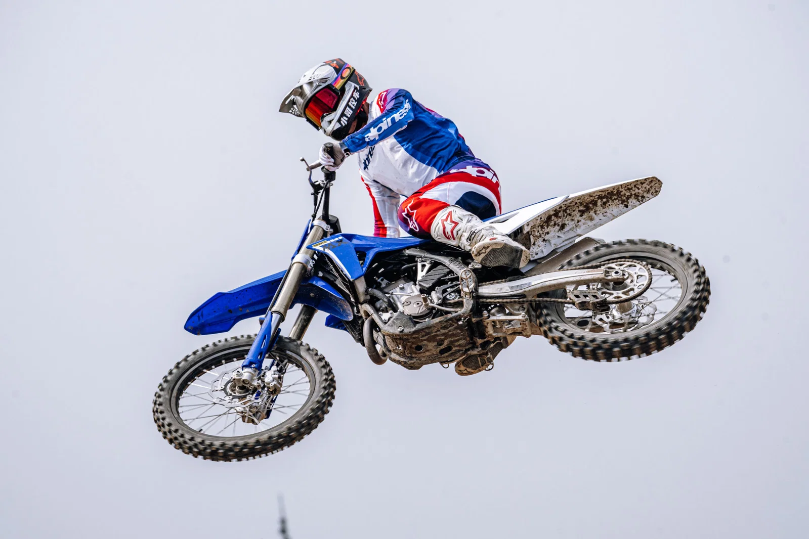 Le ZXMoto MX250 s'envole d'un saut