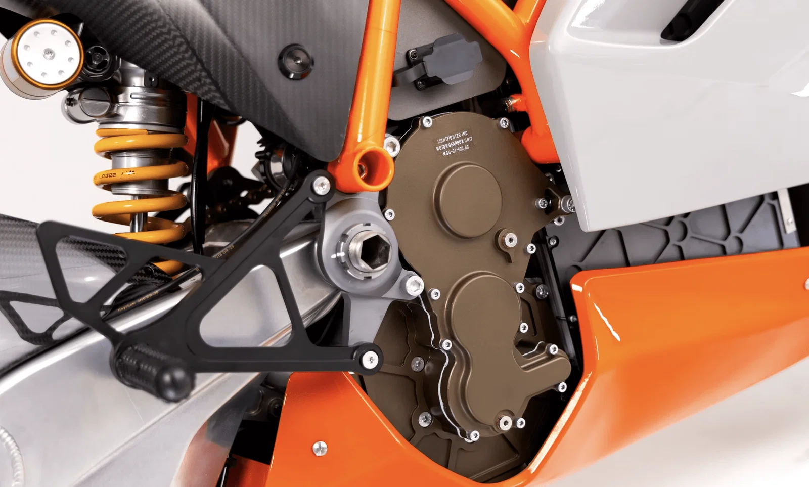 Le moteur électrique et la boîte de vitesses d'un Lightfighter V3-RS