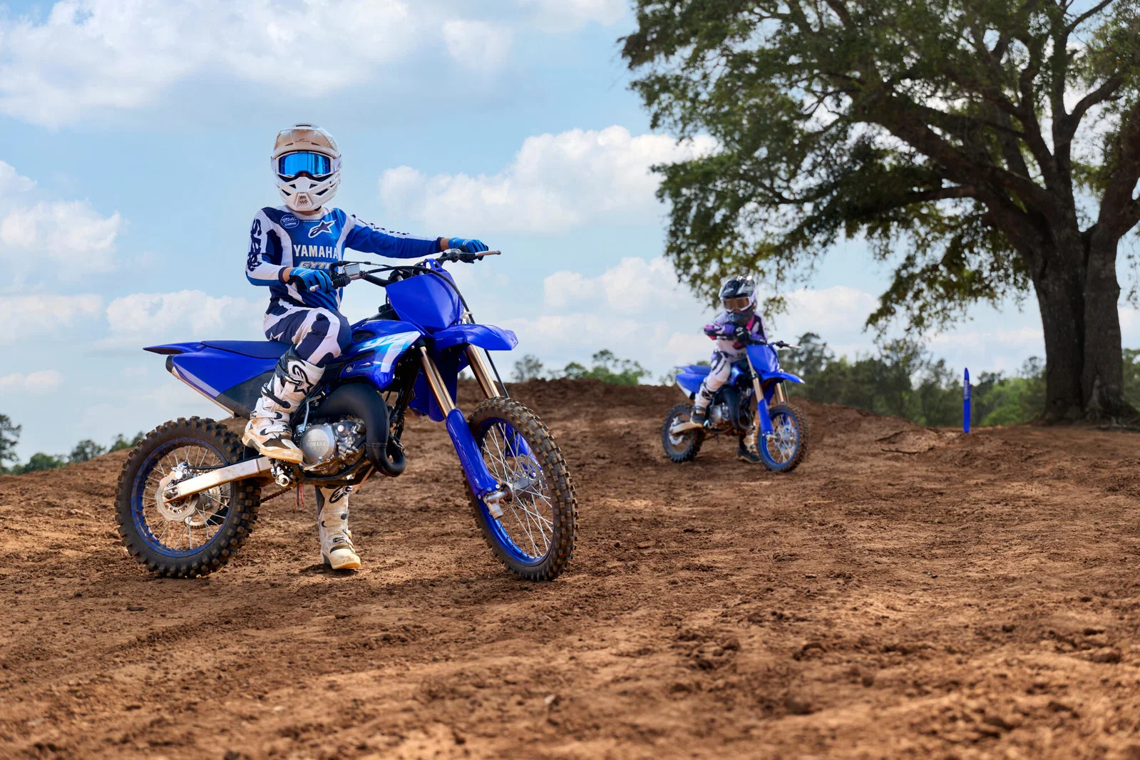 Machines Yamaha YZ2027 85 dans une palette de couleurs Icon Blue.