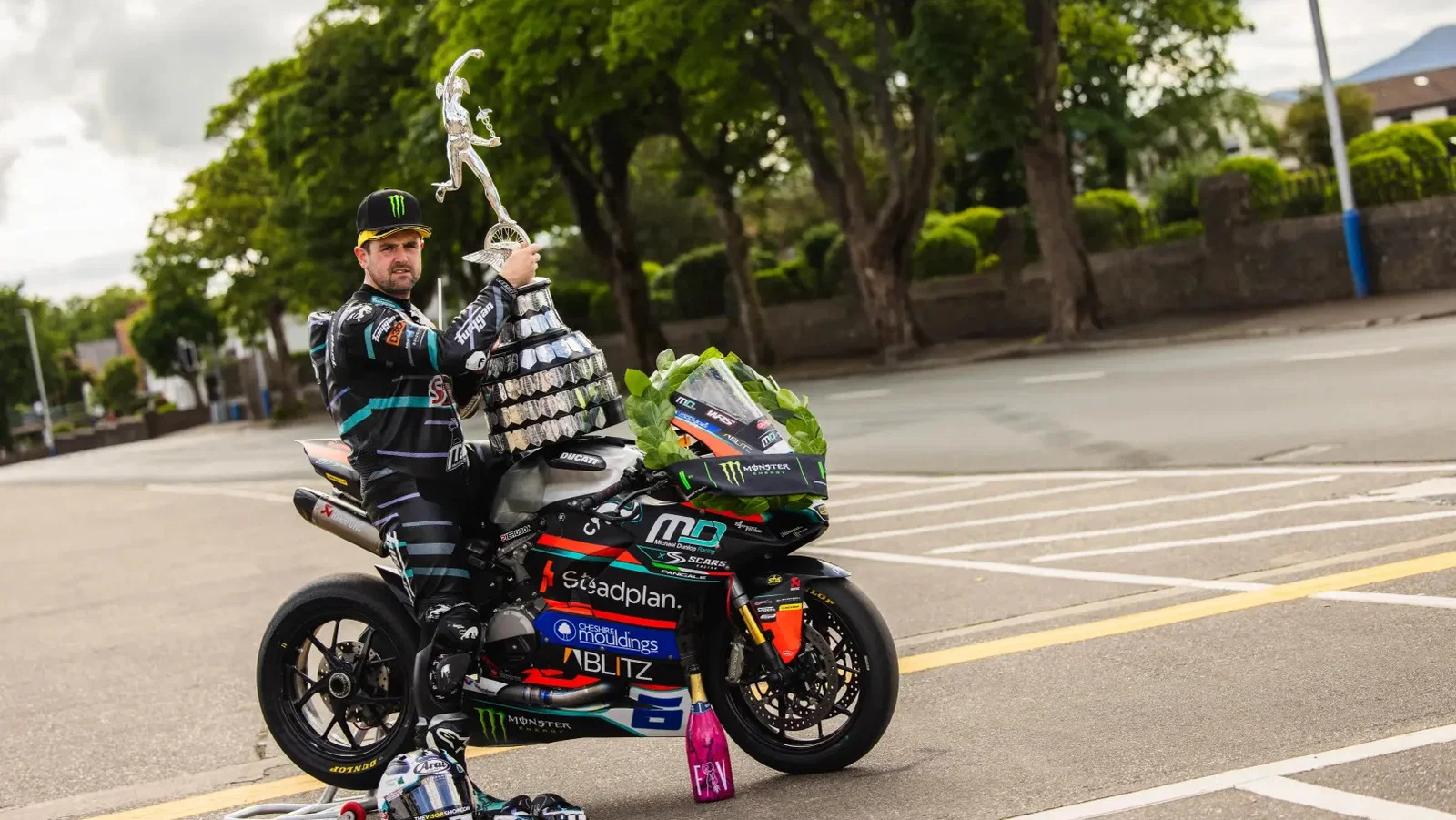 Michael Dunlop after winning the 2026 Supersport TT Race 1. Credit: Isle of Man TT.