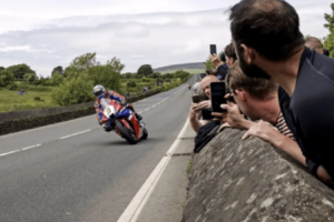 Sena conclut un accord de trois ans pour soutenir l'Isle of Man TT