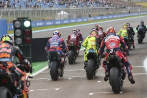 Voici comment la nouvelle règle de la voie des stands du MotoGP mettra fin aux futures controverses