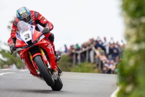 L'Isle of Man TT annonce le vainqueur de la course senior après l'abandon du programme de samedi