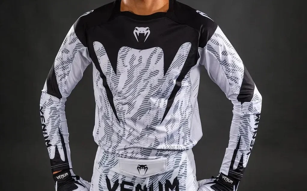 Un maillot de pilotage Venum MX