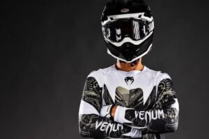 MMA et la marque de sports de combat Venum lancent une collection d'équipements de motocross