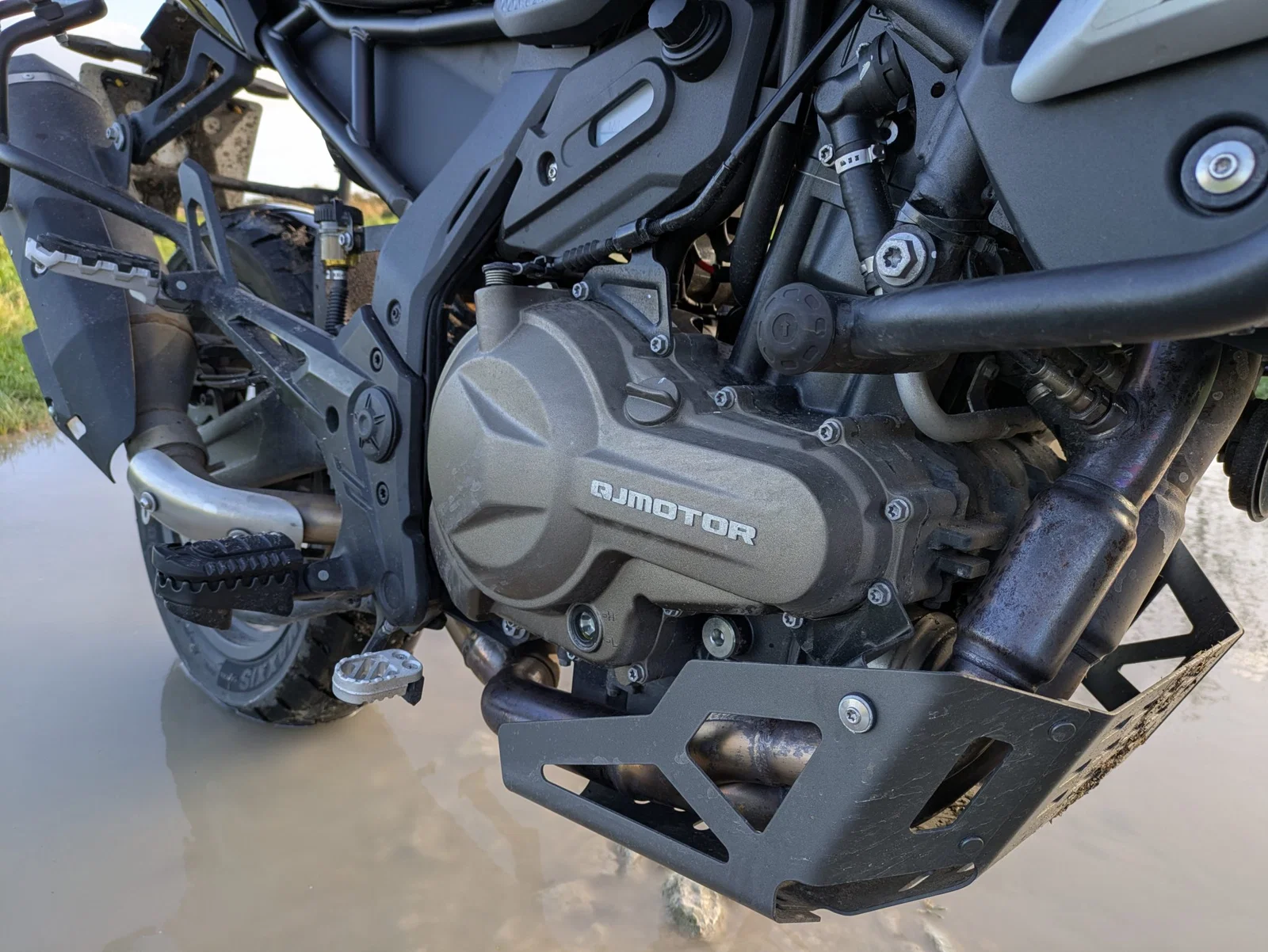 QJMoteur SRT 600 S