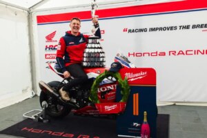 Le prix en argent de Dean Harrison pour avoir remporté la course Senior Isle of Man TT révélé