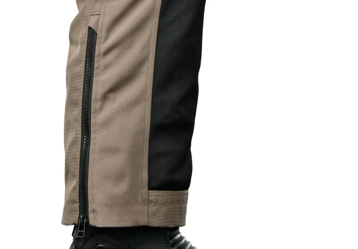 Et le revers du pantalon à la cheville