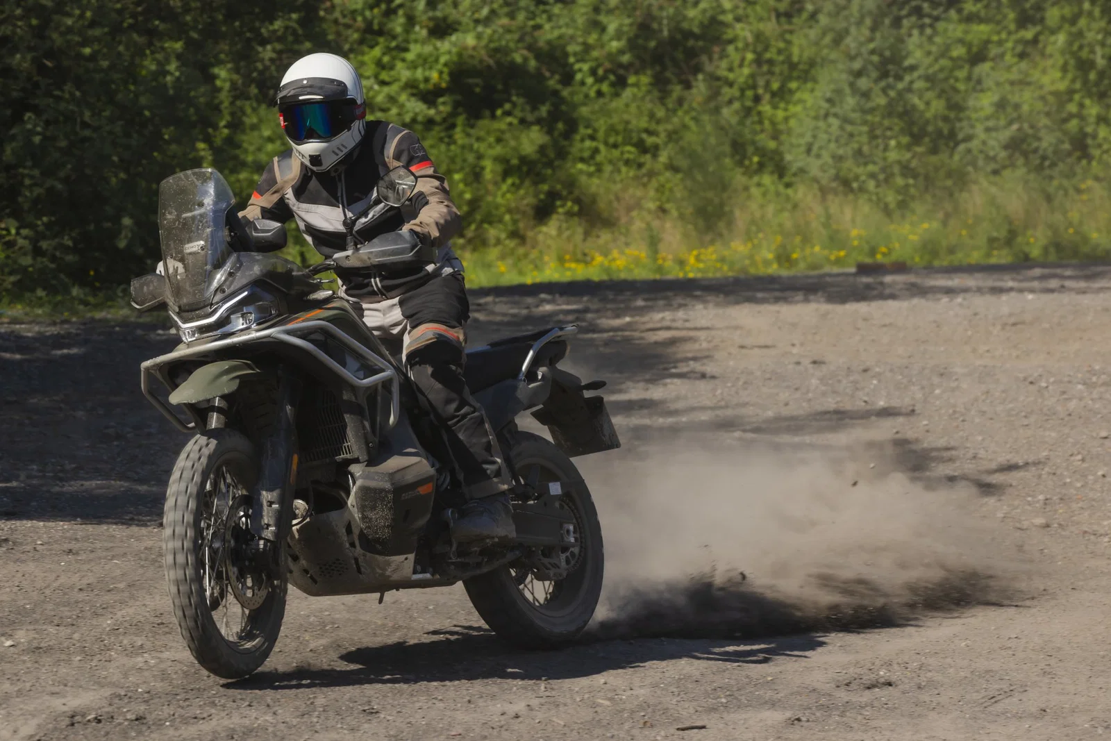 Conduire le CFMoto 1000MT-X