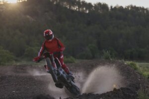 Lancement du vélo d'enduro Ducati Desmo450 EDS