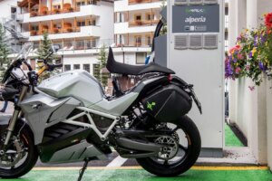 Selon une enquête, huit conducteurs sur dix ne passeraient pas à une moto électrique