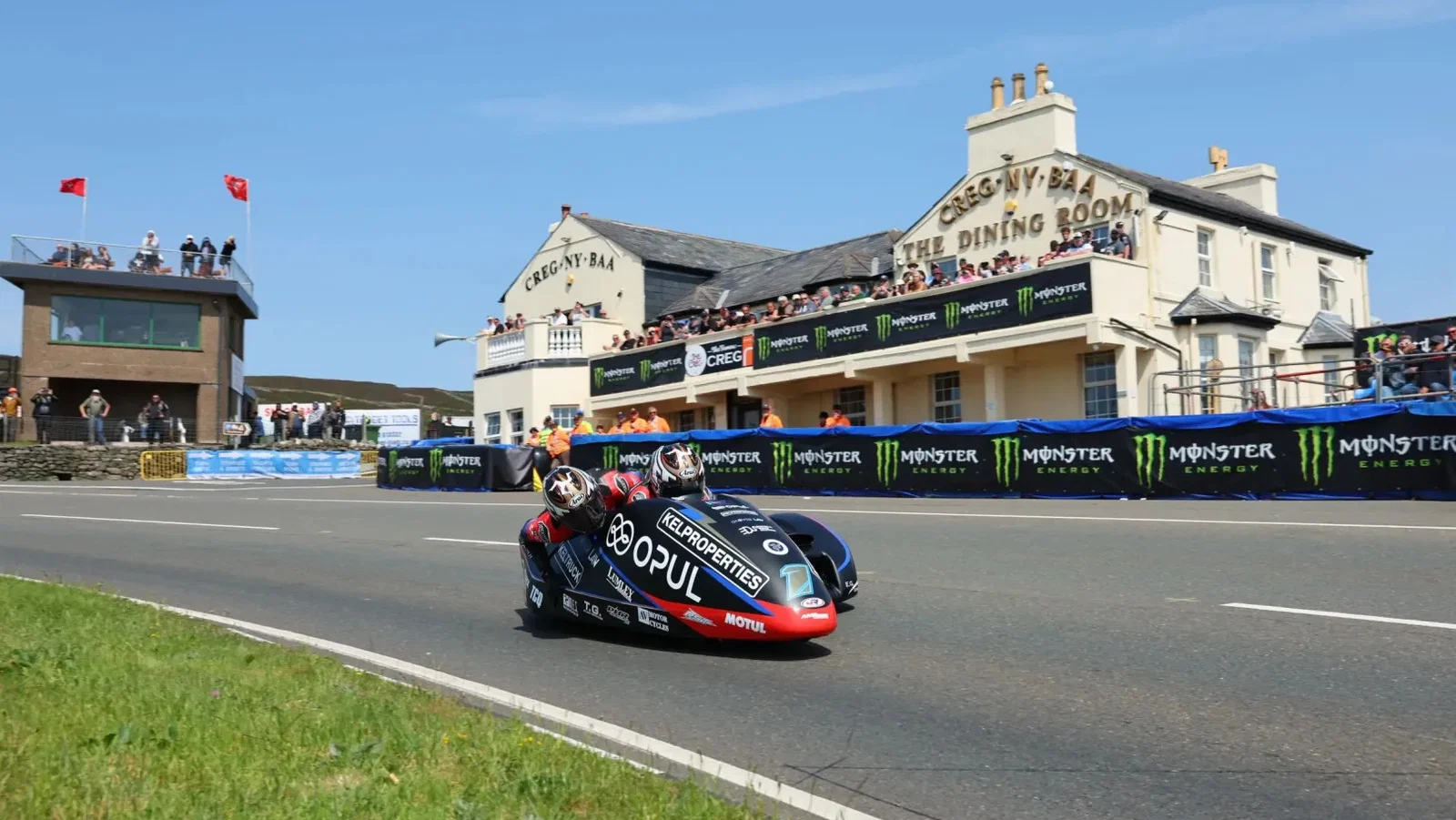 Ryan and Callum Crowe at the 2026 TT. Credit: Isle of Man TT.