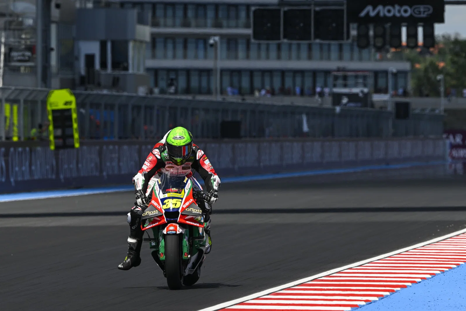 Cal Crutchlow freine sur la LCR Honda. Crédit : Or et Oie.