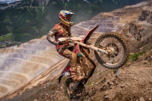 Stark bouleverse la scène Hard Enduro avec une victoire décisive au Red Bull Erzbergrodeo