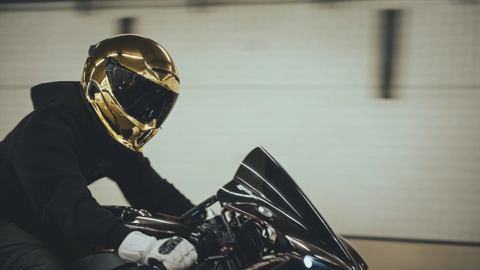 New Ruroc AT4.0 Carbon Gold Chrome helmet.
