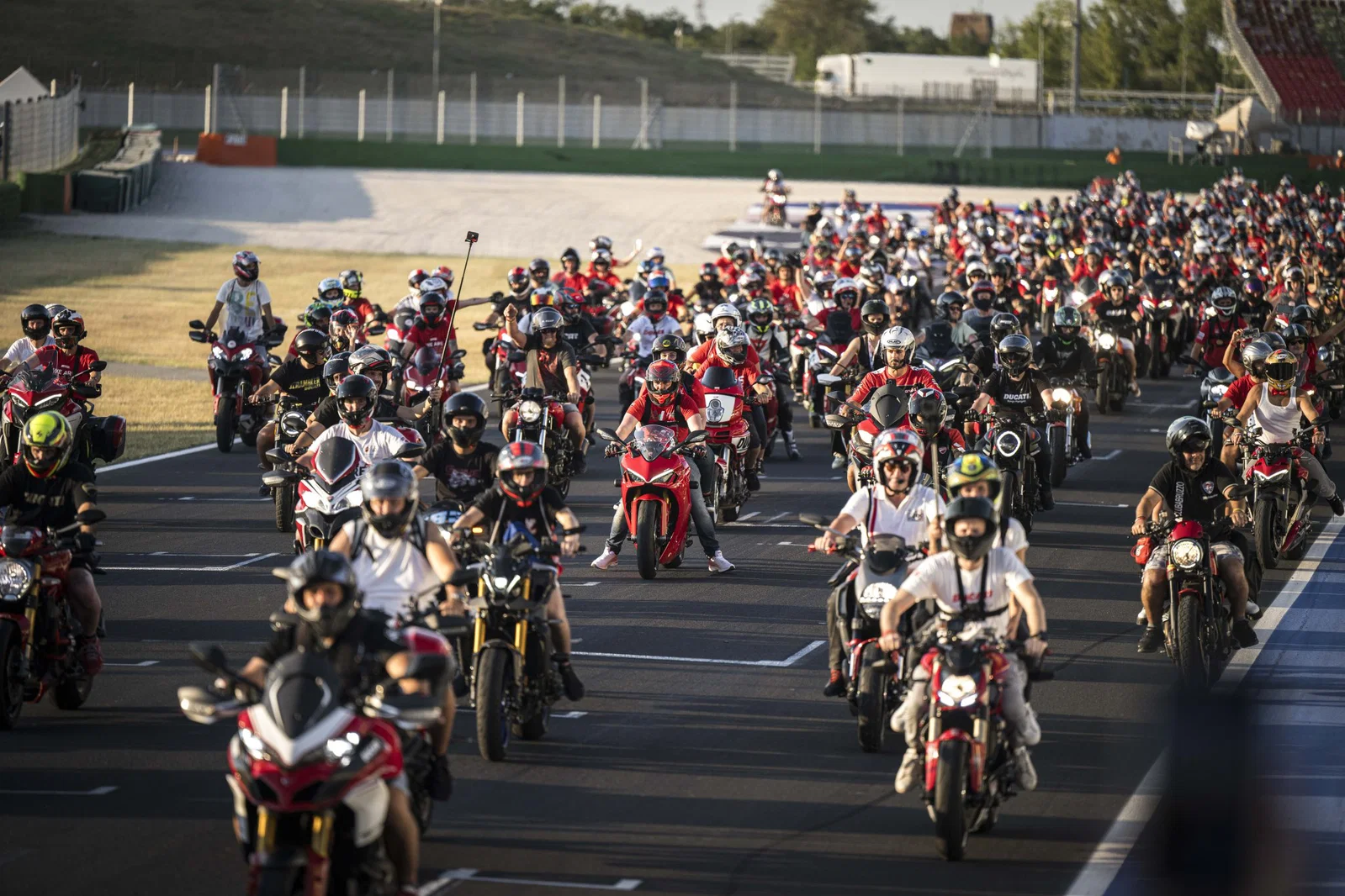 Ducatisti faisant du vélo à Misano.
