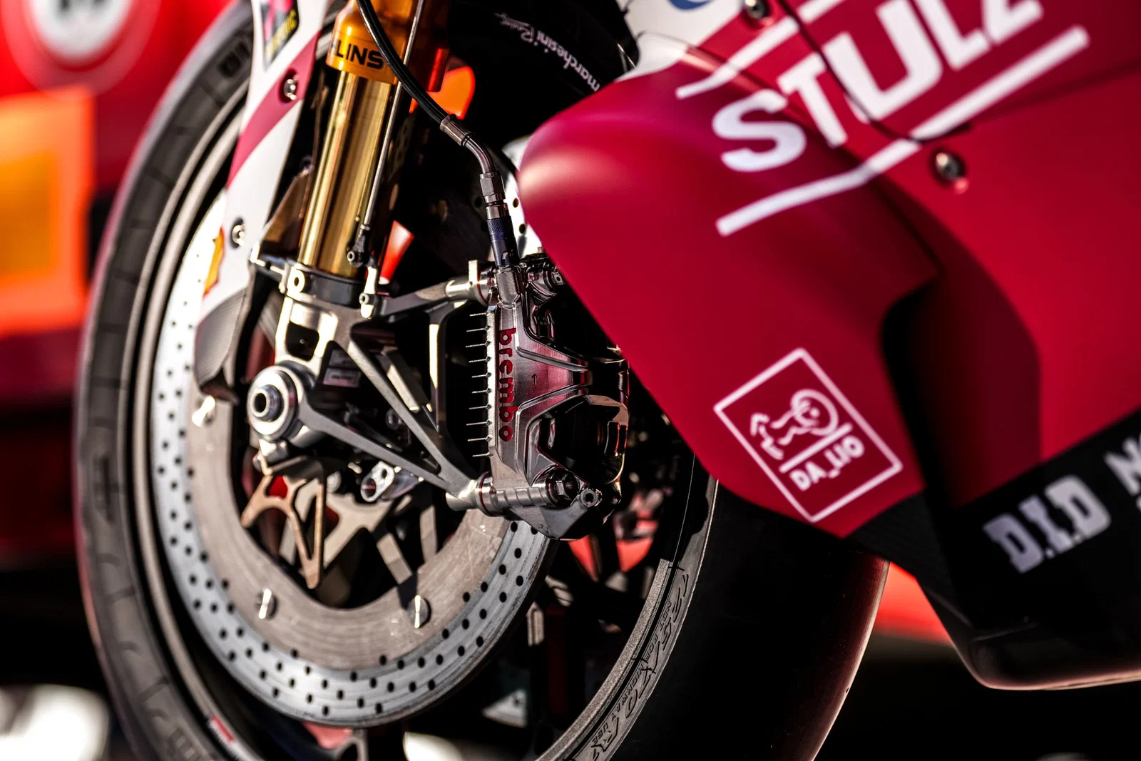 Freins Brembo.