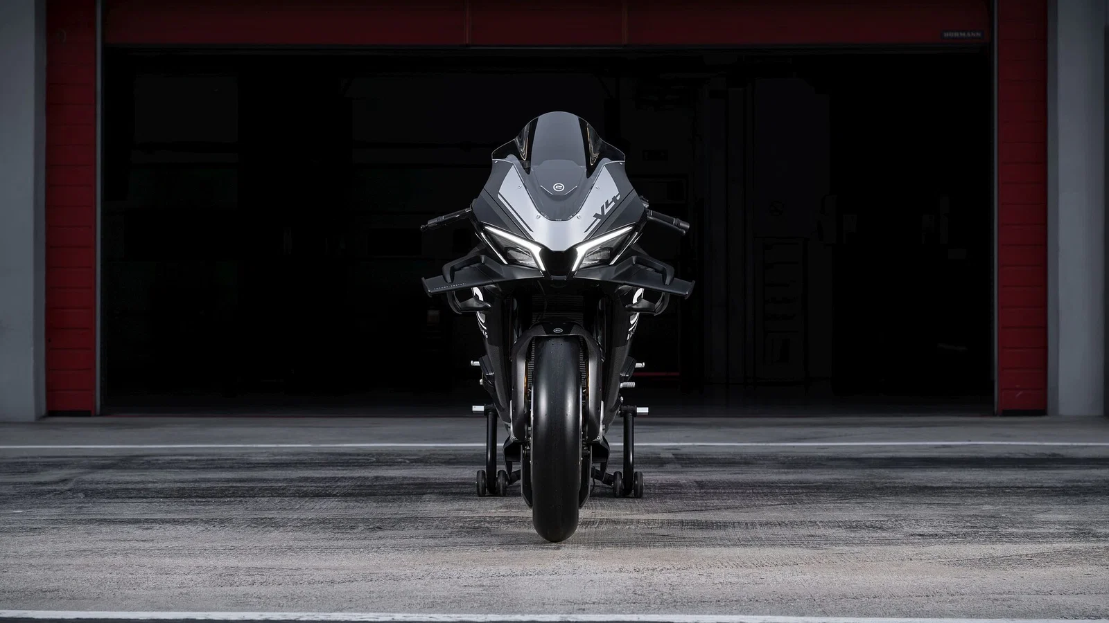 Front view of the new CFMoto V4 SR-RR prototype
