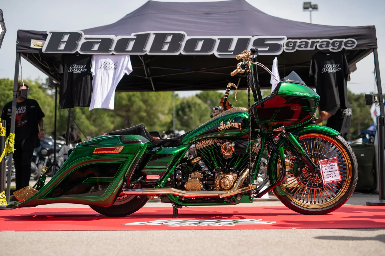 Une Harley-Davidson personnalisée au Bike Fest.
