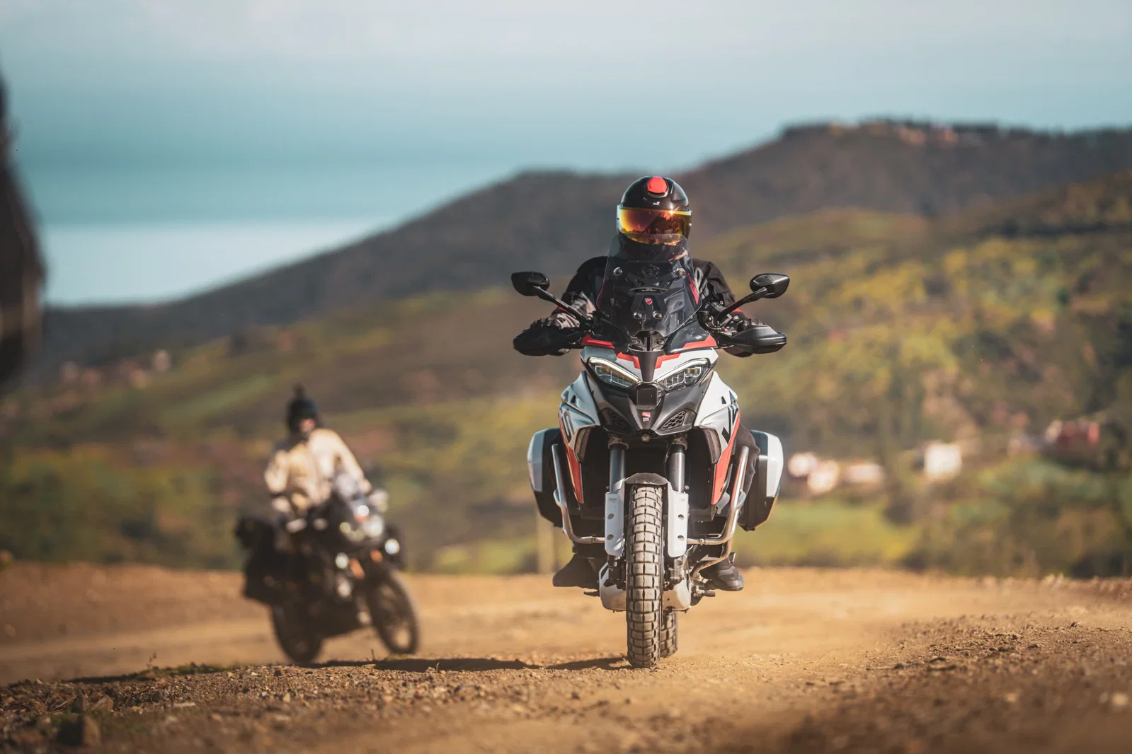 Une Ducati Multistrada en tout-terrain. 