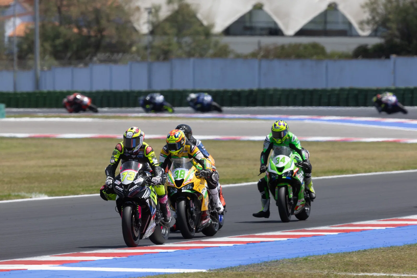 Triumph Daytona 660 en course à Misano.