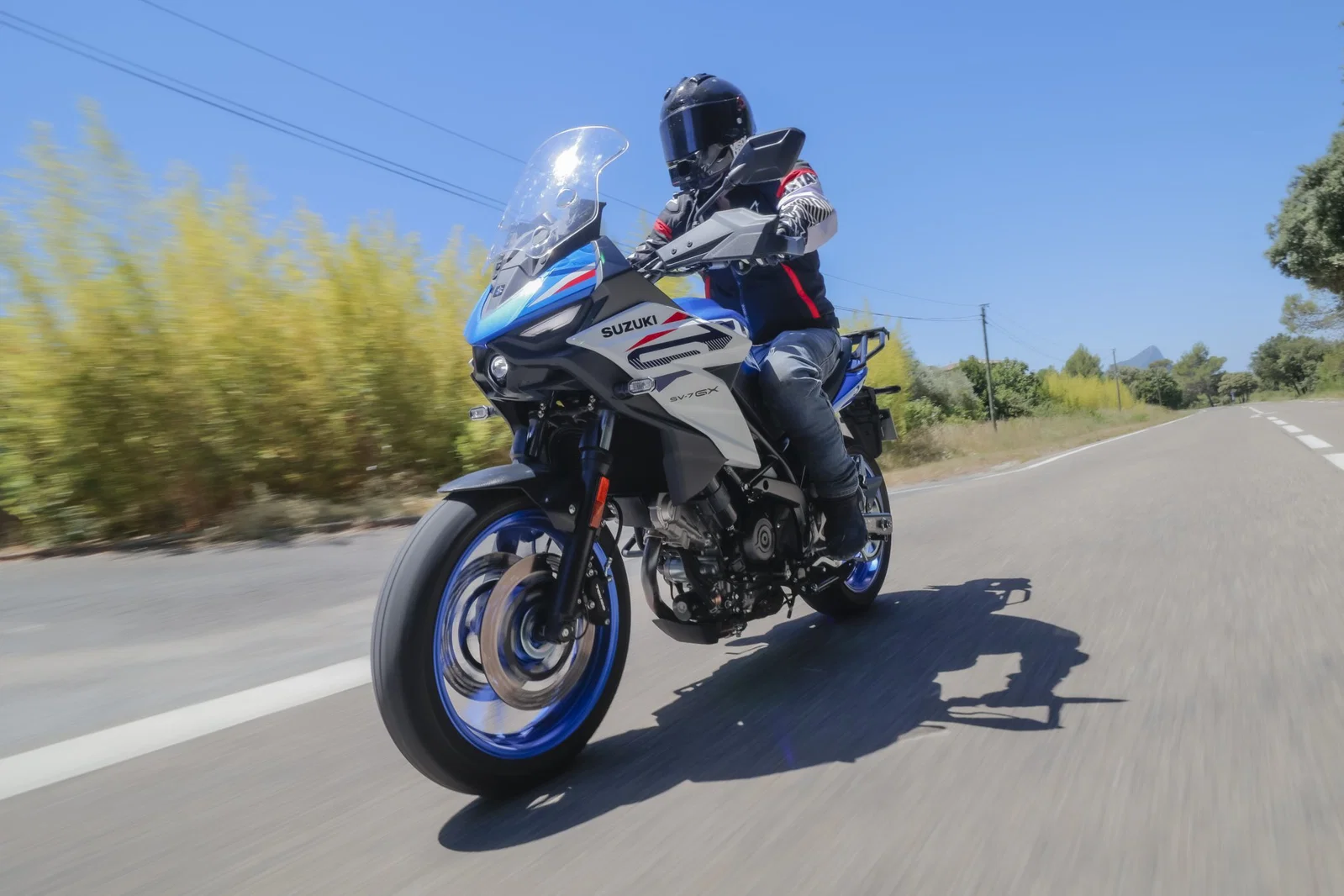 La Suzuki SV7-GX - conduite