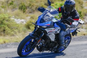 Suzuki SV7-GX (2026) examen, spécifications, caractéristiques et prix