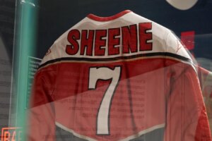 Des répliques de cuir uniques de Barry Sheene seront vendues aux enchères à des fins caritatives à Silverstone