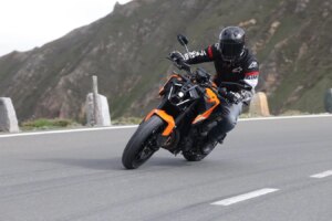 KTM 790 Duke (2026) examen, spécifications, caractéristiques et prix