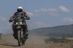 Comment rester au frais en voyageant à moto par temps chaud