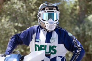 Cardo lance le premier casque de motocross en maille intégrée au monde