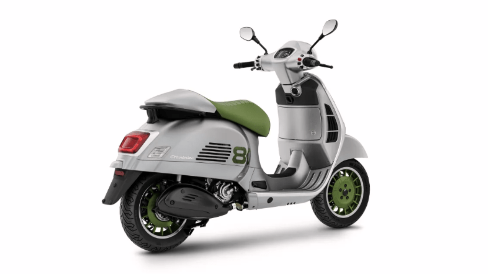 Prise de vue en studio du nouveau scooter Vespa Edizione Ottantesimo.