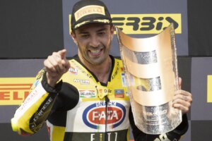 Andrea Iannone demande à Valentino Rossi et Casey Stoner d'essayer la course « Bagger »