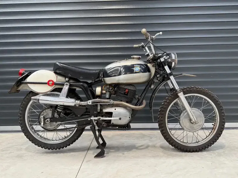 Une MV Agusta 125 Regolarità de 1968 similaire à celle qui participe - Image : Iconic Auctioneers