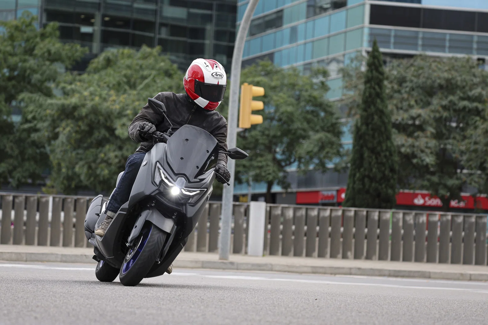 Yamaha NMAX 125 - équitation