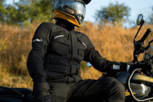 Royal Enfield lance une nouvelle collection de vêtements « toutes saisons »