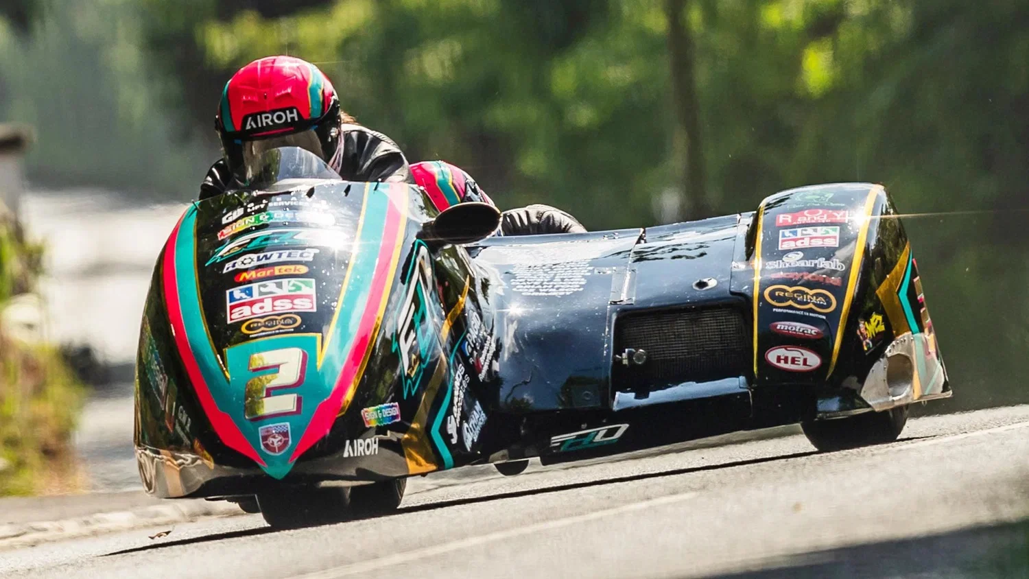 Un side-car TT en action sur l’île de Man