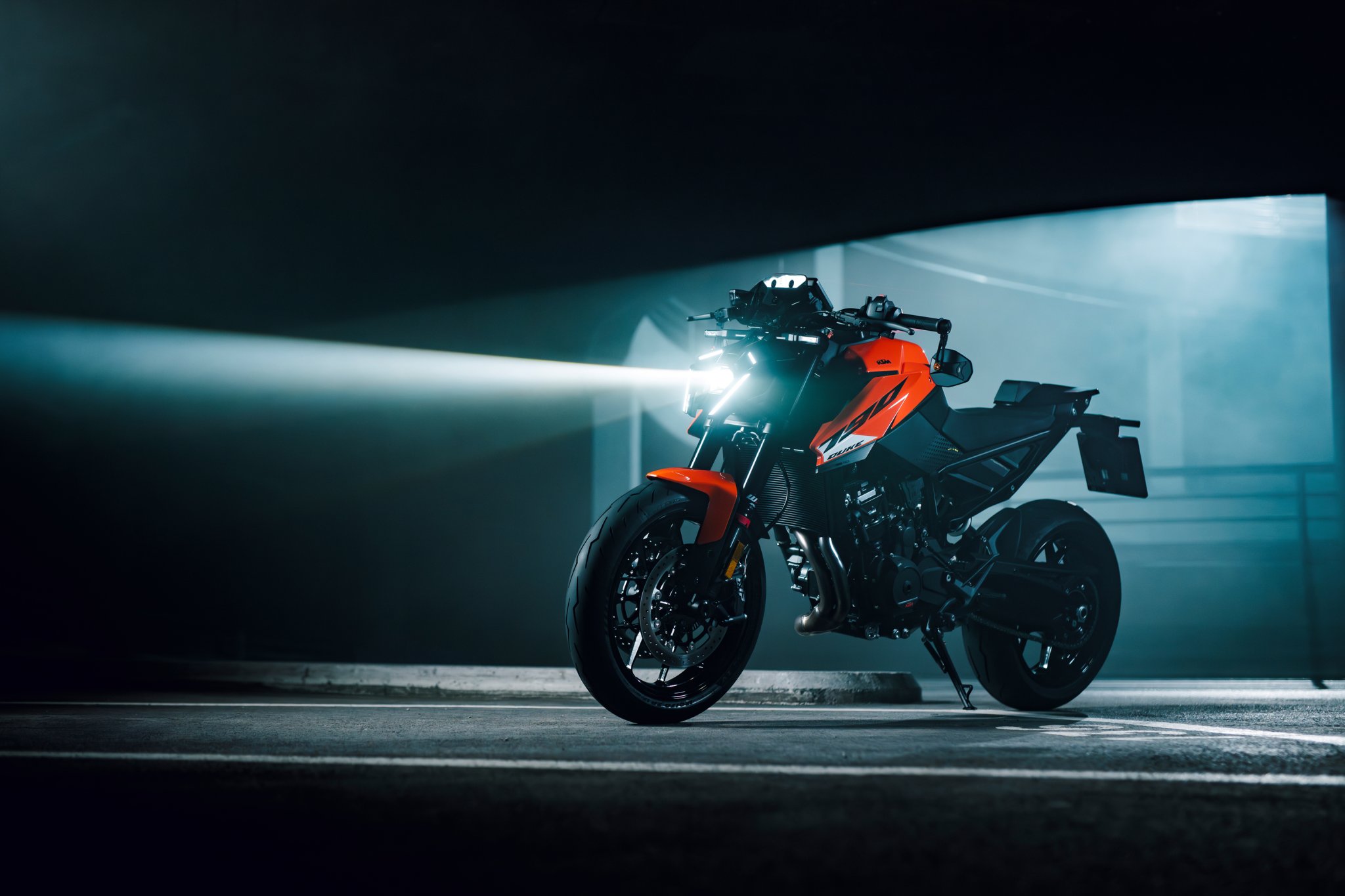 KTM 790 Duke 2027 en orange.