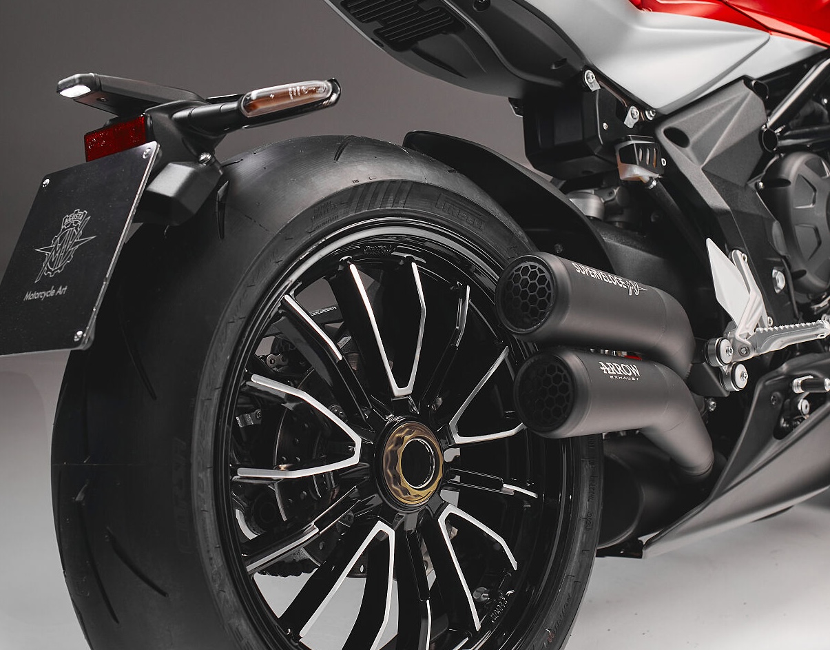 La roue arrière et le système d'échappement d'une MV Agusta Superveloce