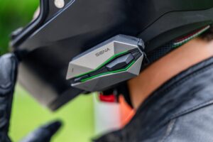 Sena lance le nouvel interphone moto phare 60X avec commandes par joystick et audio Bose
