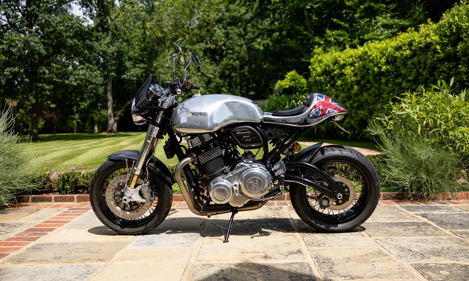Vue latérale de l'ancienne moto Hammond Norton. Crédit : commissaires-priseurs historiques.