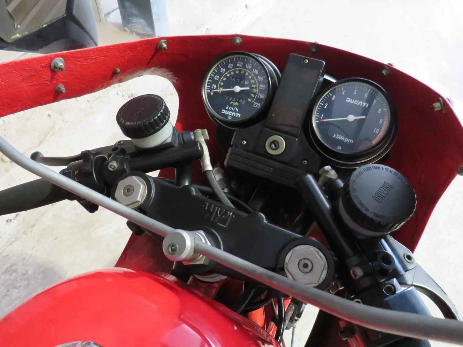 Une réplique Ducati Mike Hailwood
