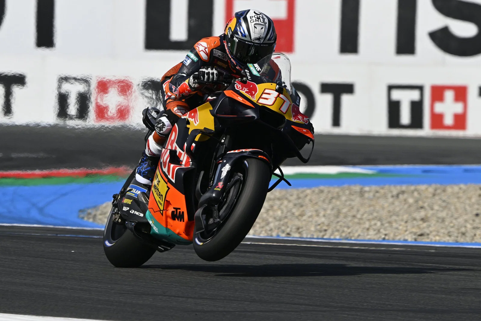 Pedro Acosta sur la KTM RC16 à Assen. Crédit : Or et Oie.