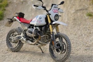 Lancement du vélo de compétition BMW R12 G/S GS Trophy avant l'événement tout-terrain