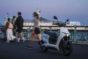 Zero réduit le prix du nouveau scooter électrique LS1 à 4 200 £ pour l'été
