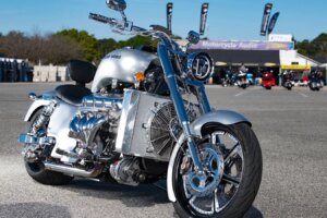 Le monde n'a pas besoin d'une moto de 8,1 litres, mais Boss Hoss en a quand même construit une