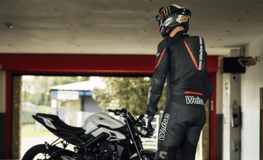 Combinaison une pièce Weise Tornado 2.0 en noir/rouge.