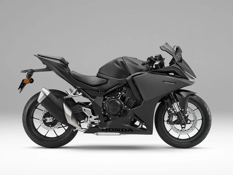 Nouvelle Honda CBR400R tout en noir.