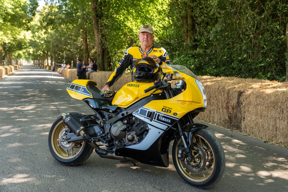 Le « roi » Kenny Roberts et la XSR900 GP.